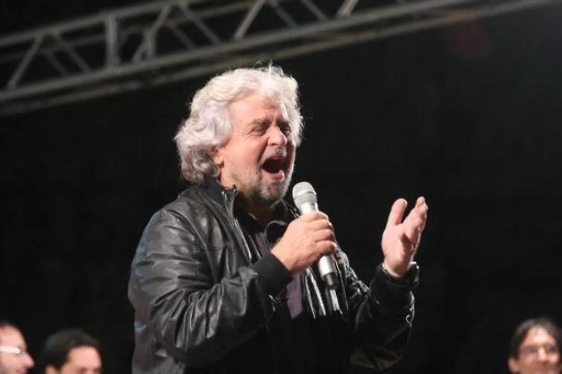 M5s/ Grillo vs Renzi: Arrampicatore politico,Firenze piena debiti