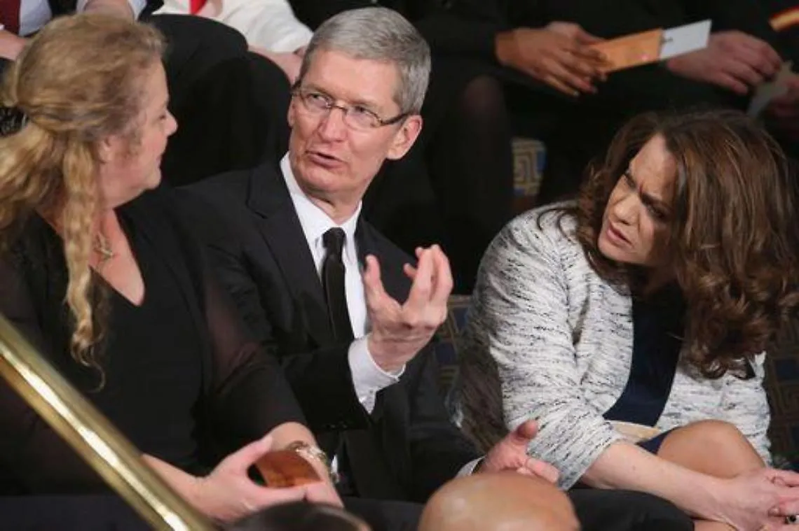 Apple/ Tim Cook propone un taglio delle tasse per le aziende
