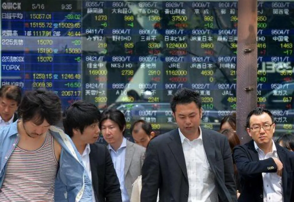 Borsa/ Tokyo crolla, chiude a -7,32%