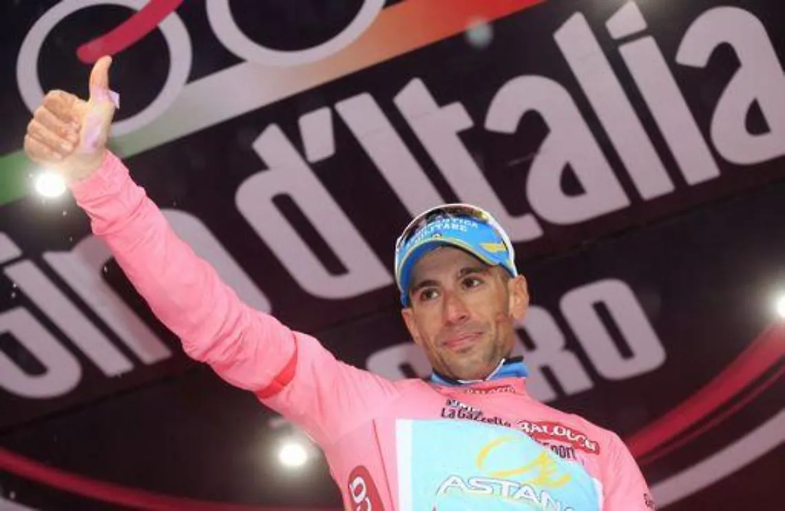 Ciclismo/ Giro d'Italia 2013, Nibali vince la tappa e trionfa