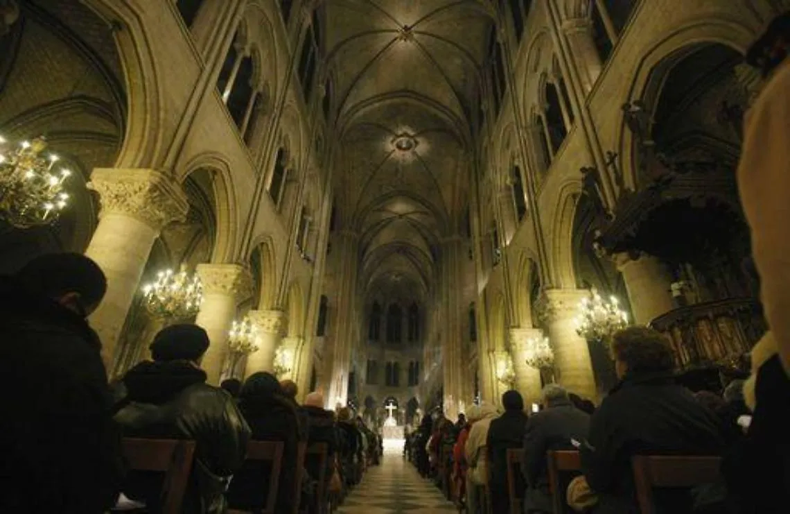Francia/ A spararsi dentro Notre Dame &egrave; stato attivista omofobo