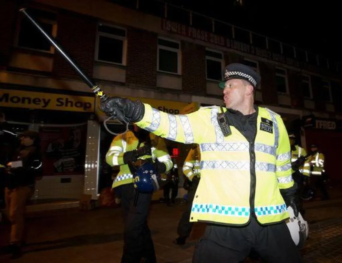Gb/ Soldato ucciso a Londra, Cameron rientra dalla Francia