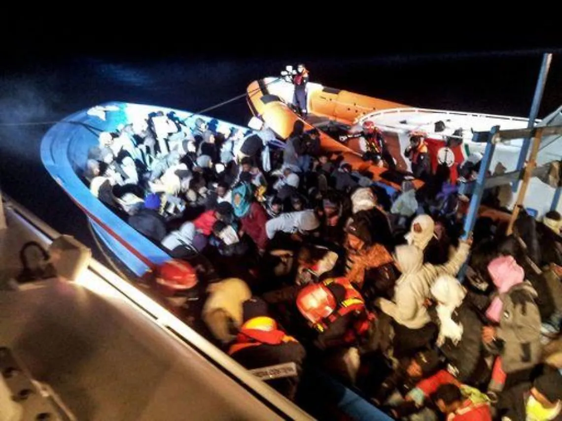 Immigrati/ Lampedusa, salvati circa 200 profughi su due gommoni