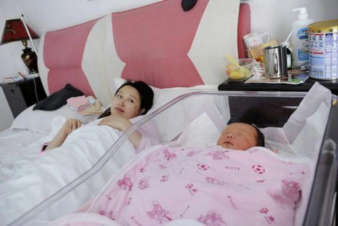 Cina/ A Wuhan si studiano multe per le mamme non sposate