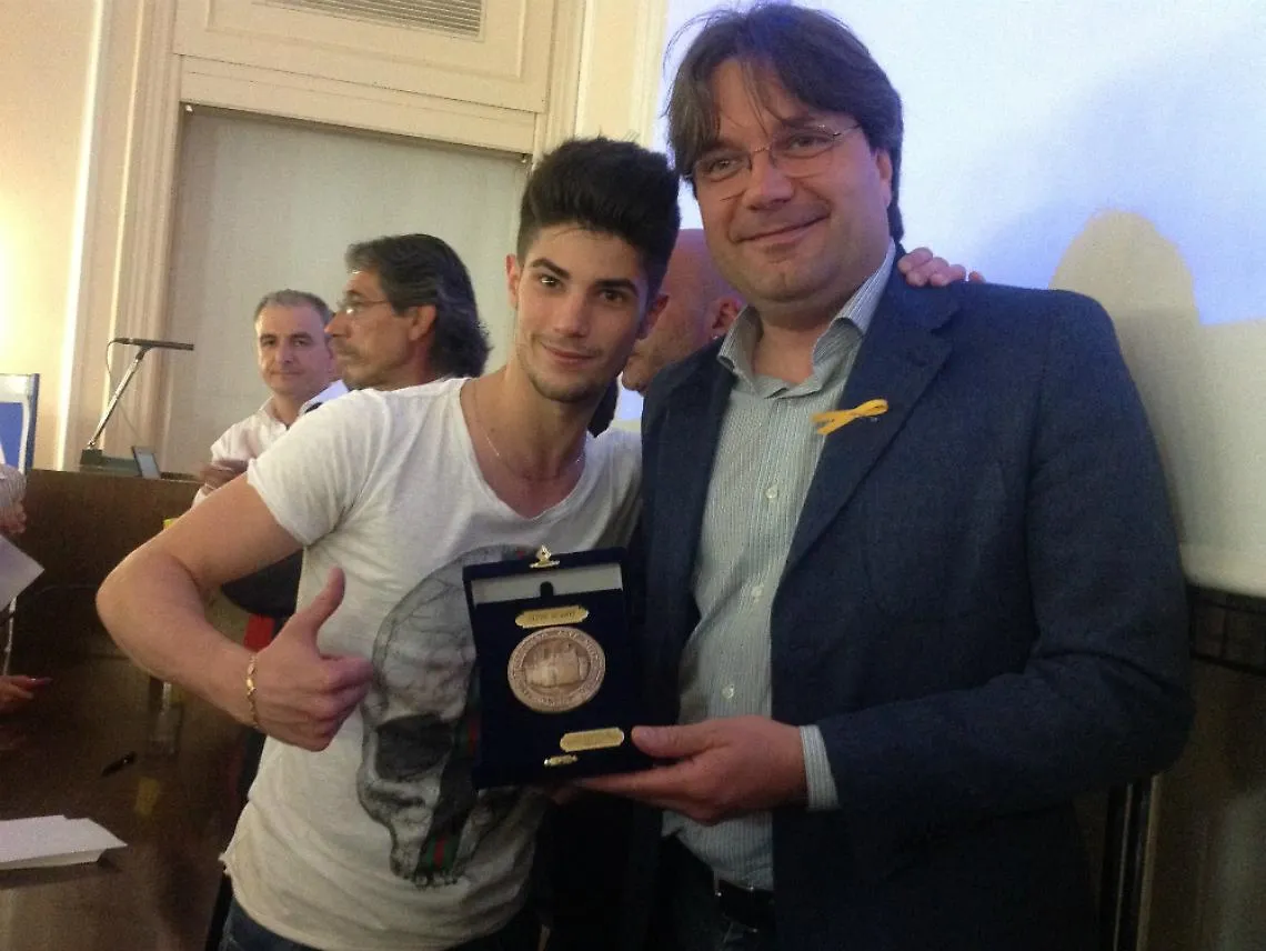 Consegnato il sigillo della Citt&agrave;<br/>al ballerino astigiano Nicol&ograve; Noto