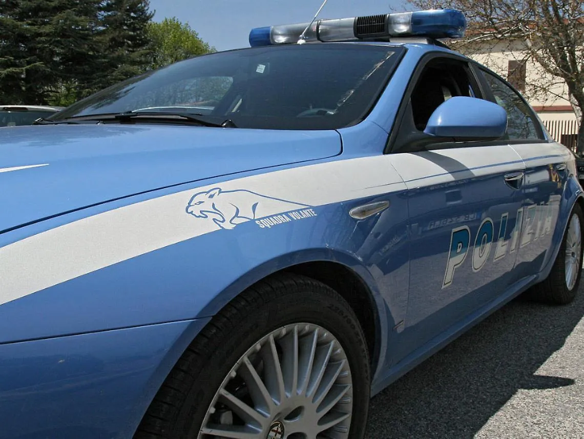 Martellate sull'auto dopo l'inseguimento