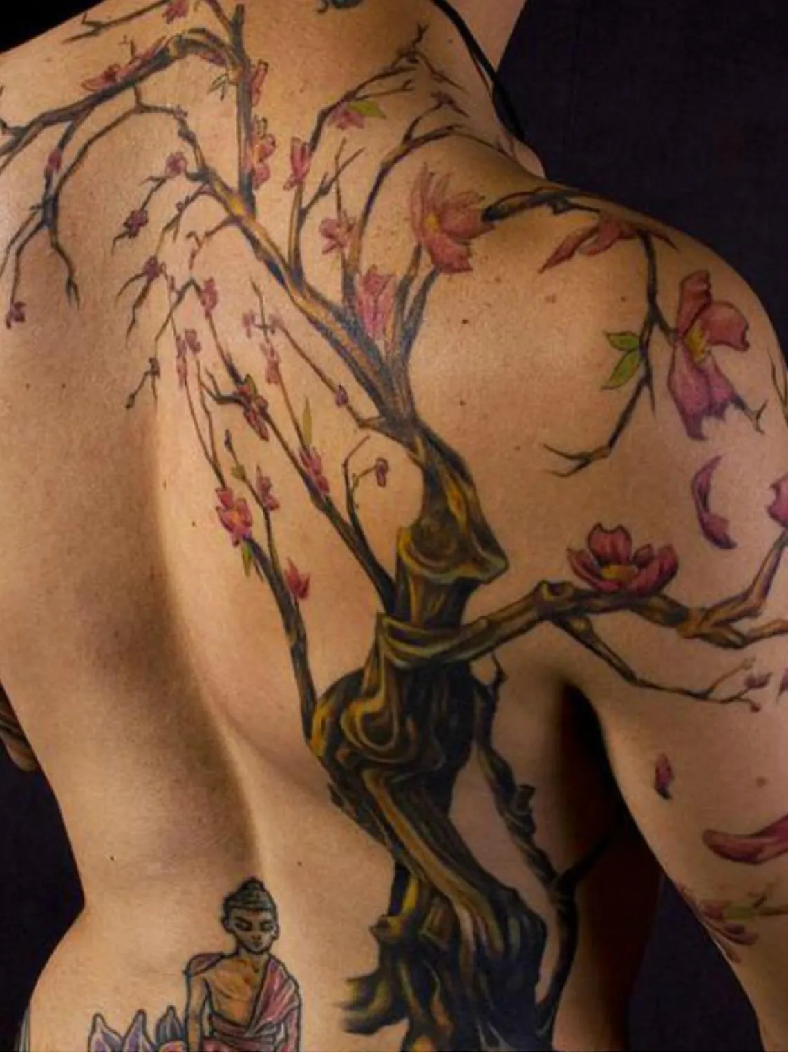 Tatuaggio: storia di un linguaggio<br/>che racconta chi siamo