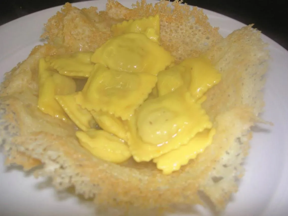 Agnolotti gobbi dAsti al sugo di stinco