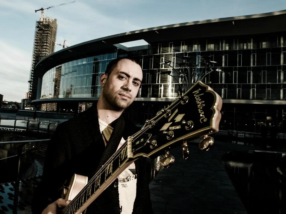 Ecco il pop-rock del milanese Sante<br/>Concerto acustico da Pace Music
