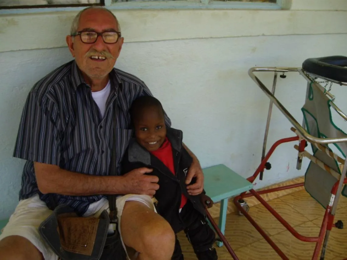 Carezze astigiane per donare <br/>sorrisi agli africani
