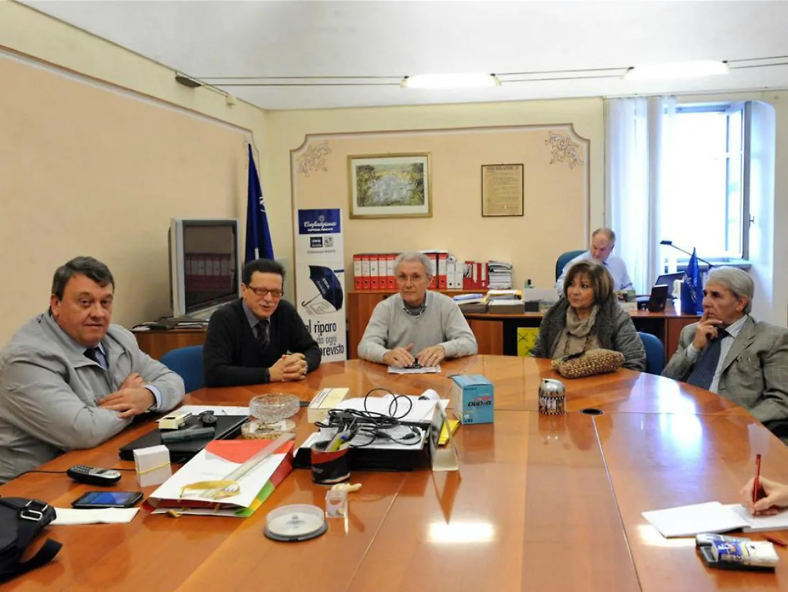 Comitato San P&eacute; sui problemi del quartiere<br/>E salta fuori una "bacheca del maiale"