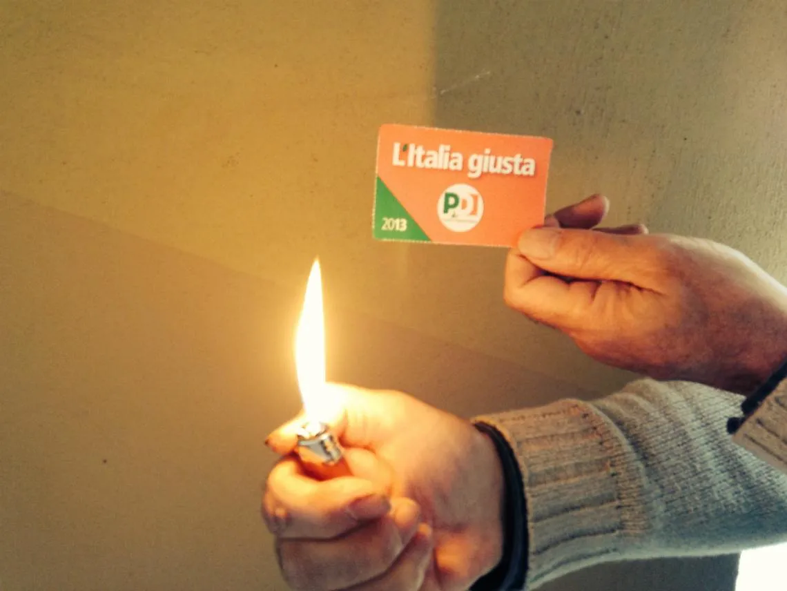 Congresso pd, la protesta dei militanti<br/>&laquo;Esisto falsato, i candidati non accettino&raquo;