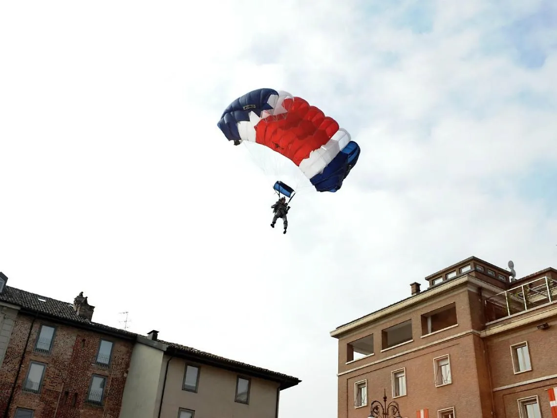Un weekend con il paracadute<br/>"Trofeo citt&agrave; di Asti" al Lungo Tanaro