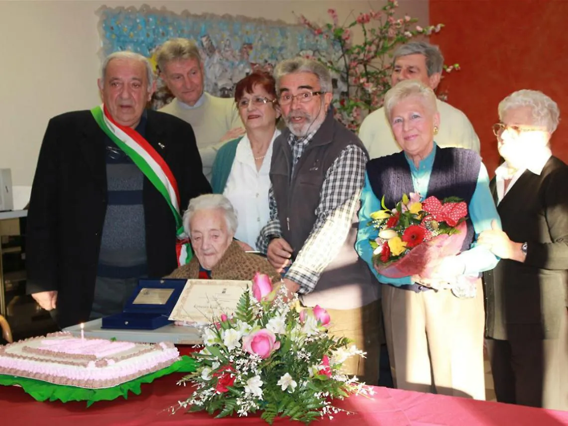Auguri ad Ernesta, prima centenaria del 2014