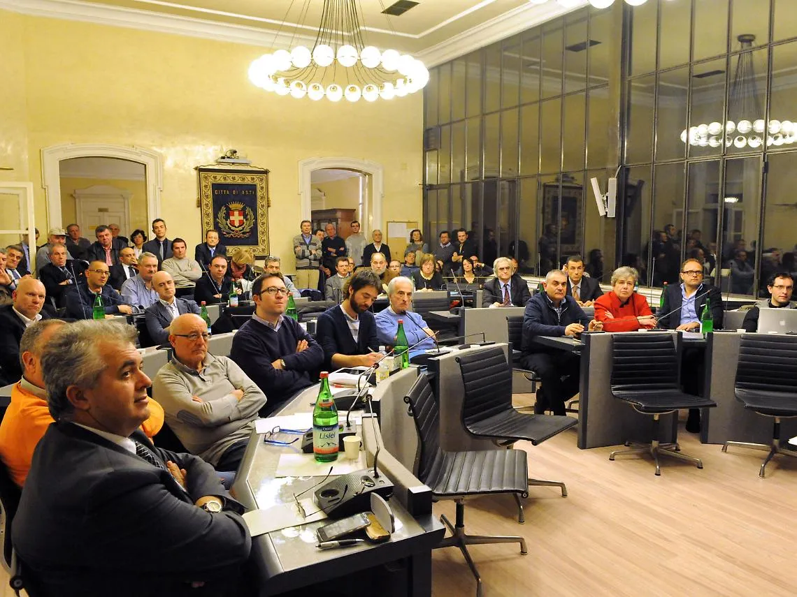 Consiglio aperto "sull'Asti ad Asti"<br/>nessuno si sposta dalle sue barricate