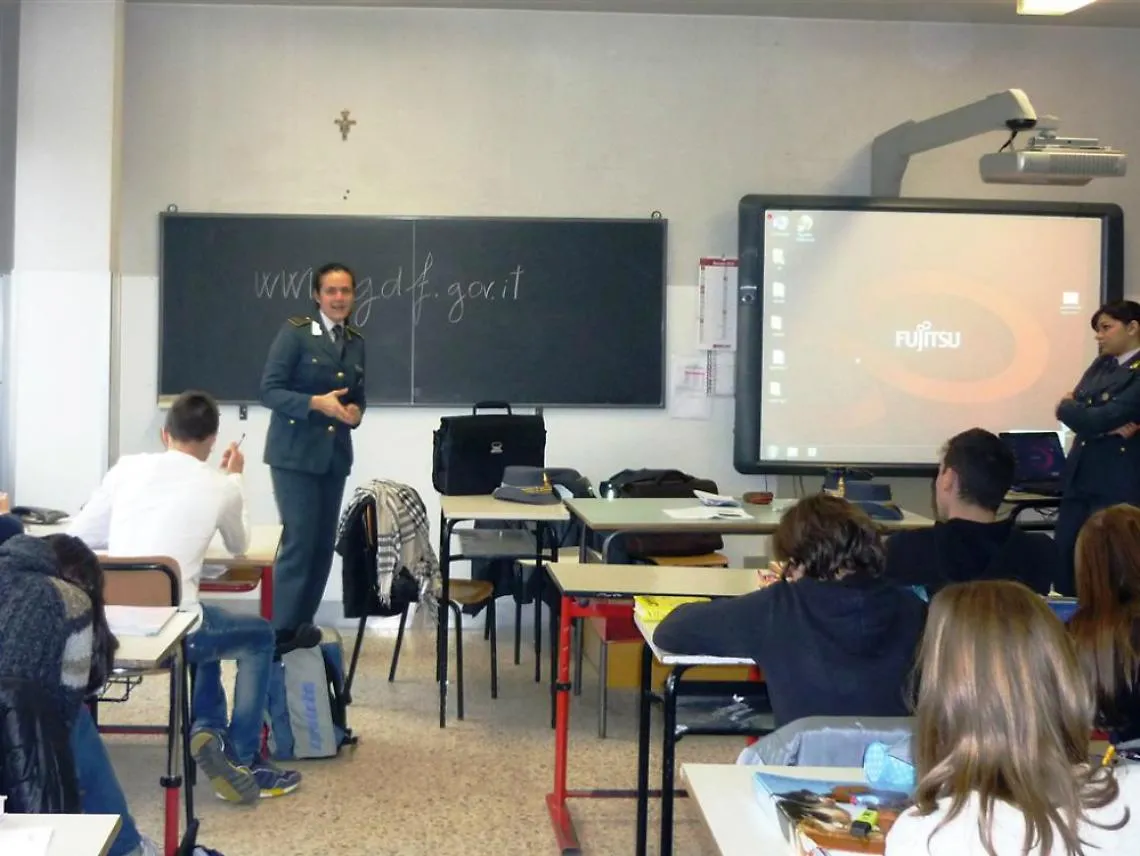 L'educazione alla legalit&agrave; economica fa tappa alla "Martiri della libert&agrave;"