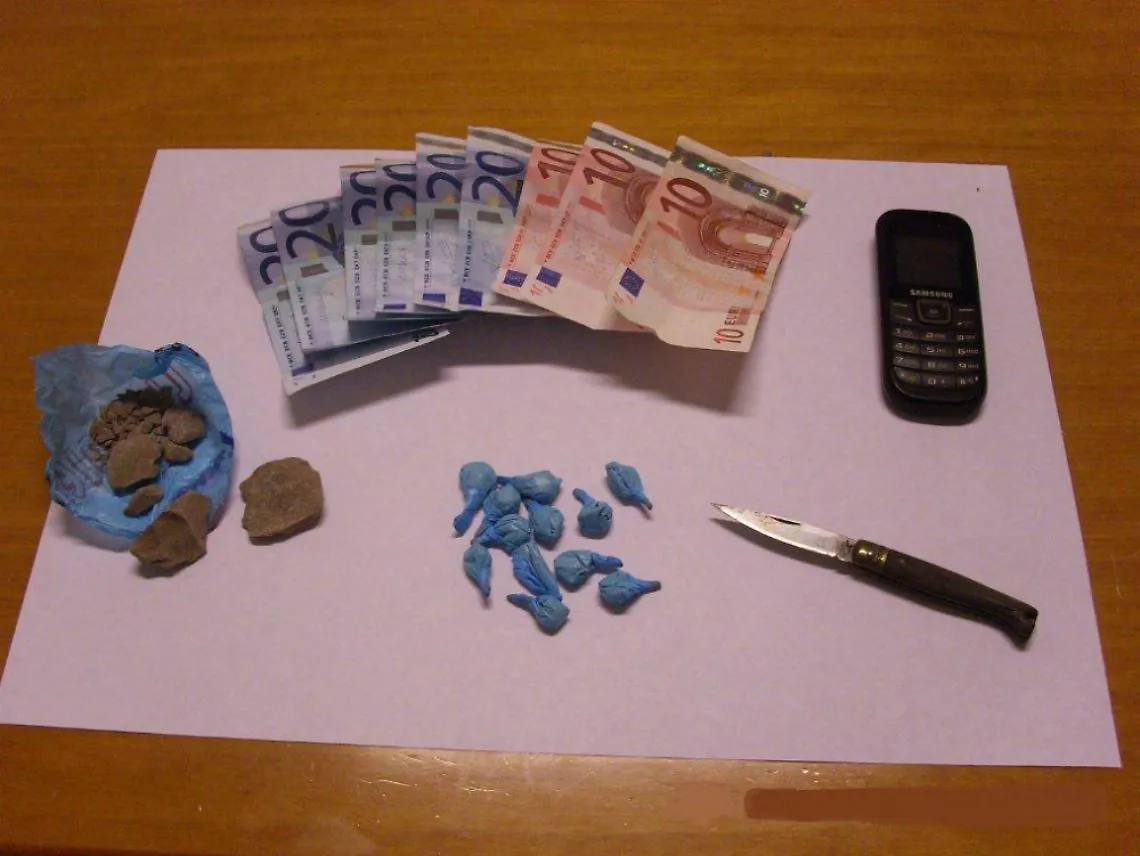 25 grammi di eroina in tasca, arrestato spacciatore