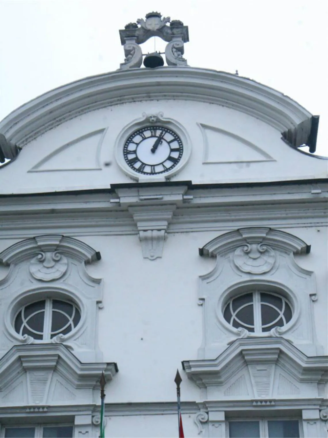 Fermo l'orologio di piazza San Secondo<br/>Riparazione difficile e poco economica