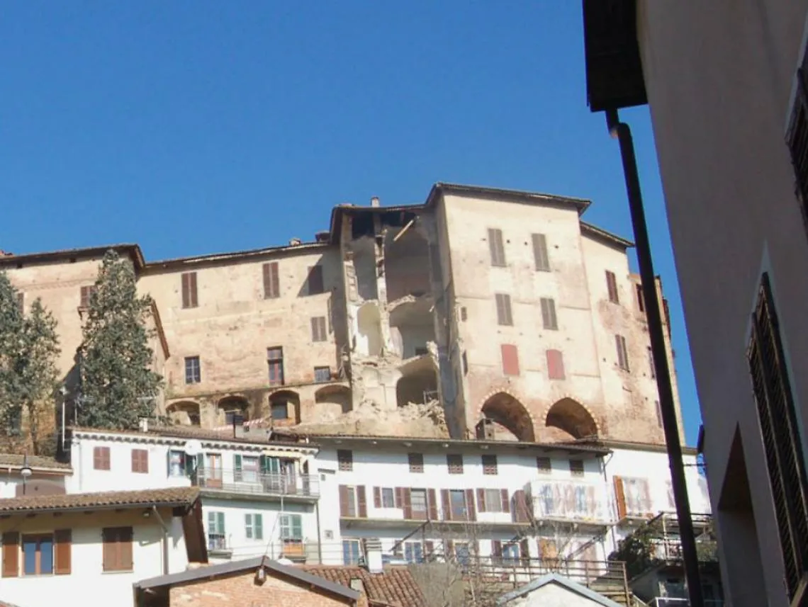 Frinco, l'emergenza &egrave; lo sgombero<br/>delle macerie del castello