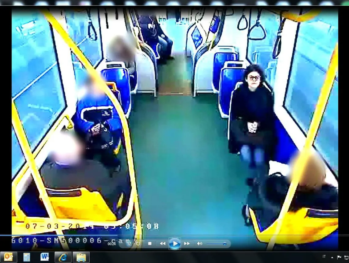 Questa donna &egrave; Elena Ceste?<br/>Un video sul bus solleva interrogativi
