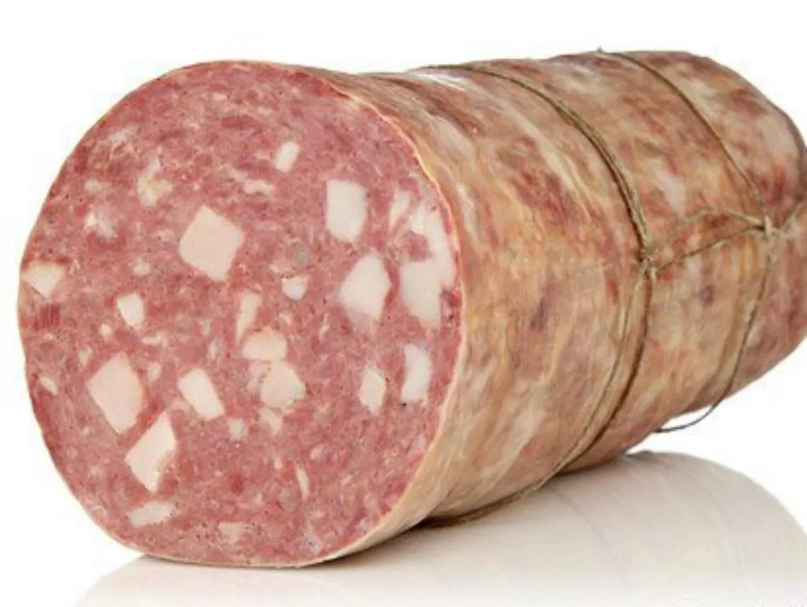 Salame cotto lanciato verso la Dop