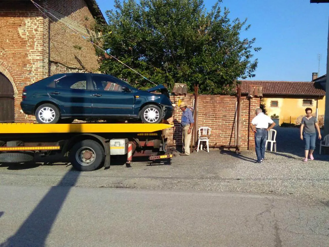 81enne muore d'infarto alla guida
