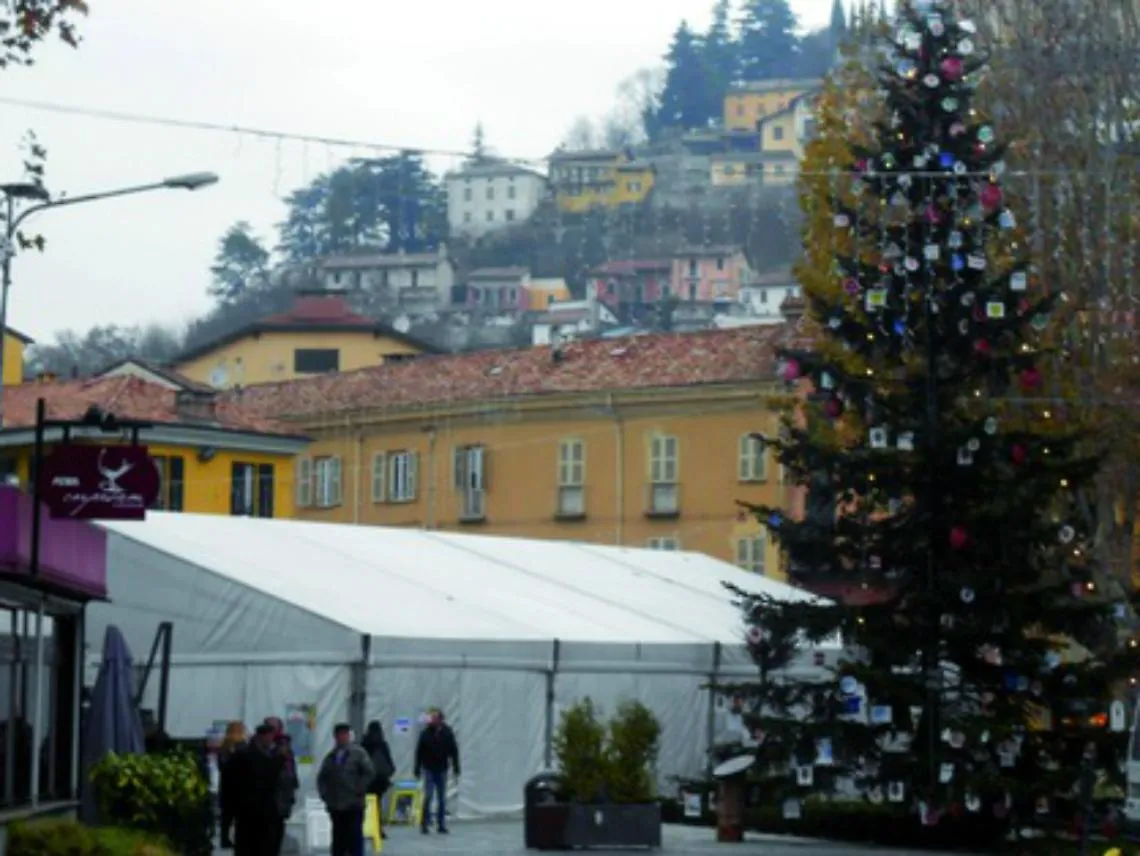Canelli, sul Christmas Palace<br/>&laquo;sono solo critiche gratuite&raquo;