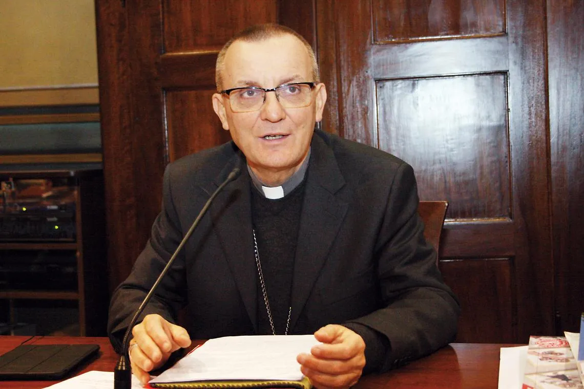 Vescovo Marco Prastaro schiarita