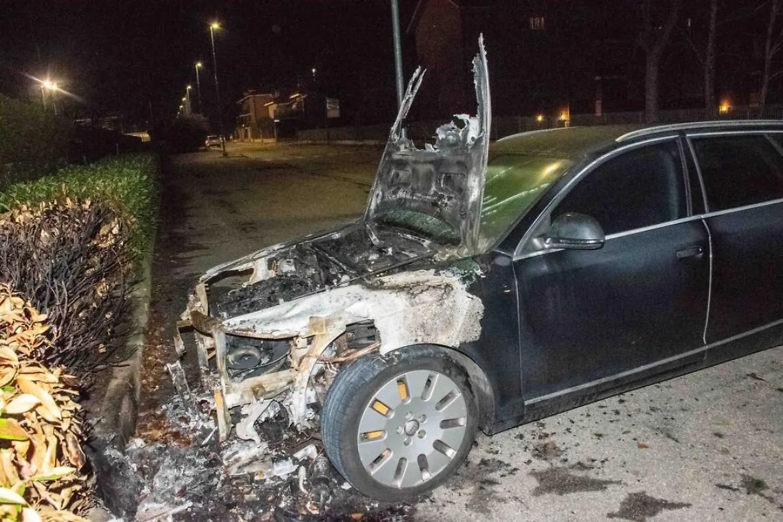 auto bruciata a San Fedele