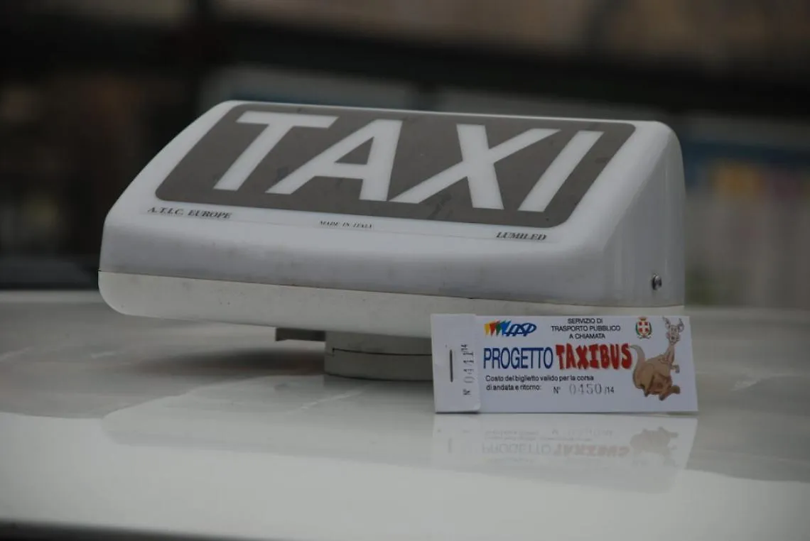 49 - sospensione taxibus sabato