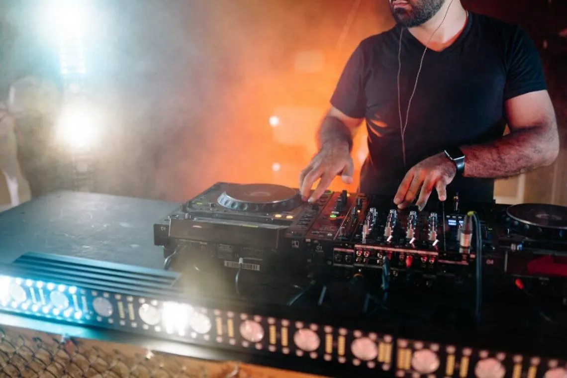 dj