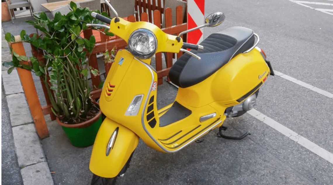 vespa gialla