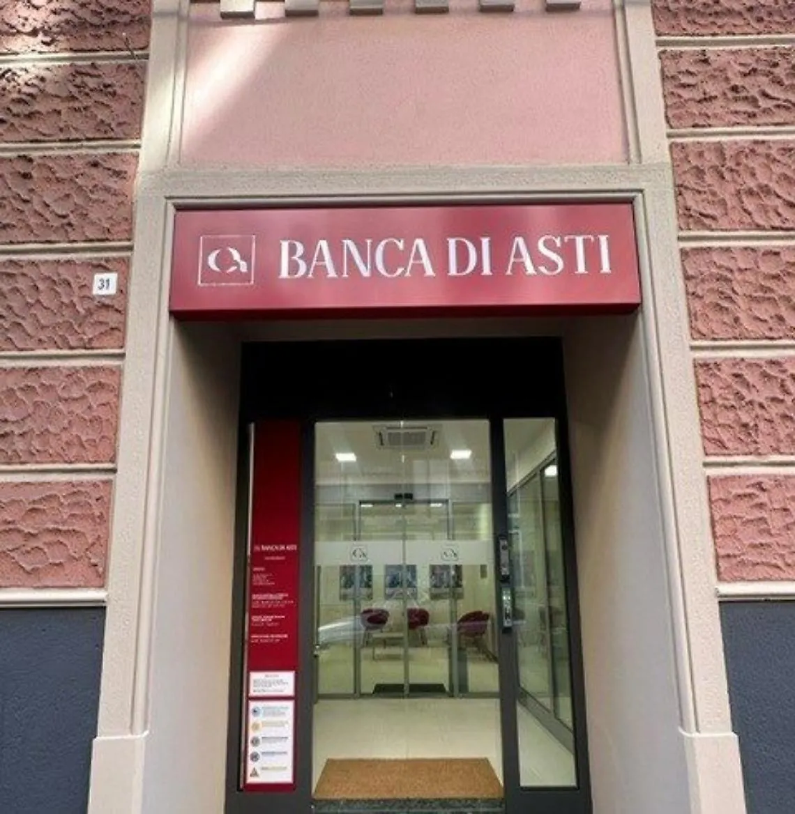 la nuova filiale Banca di Asti a Savona in Via dei Vegerio ()