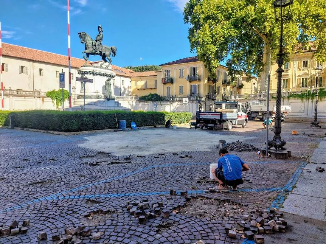lavori in piazza cairoli