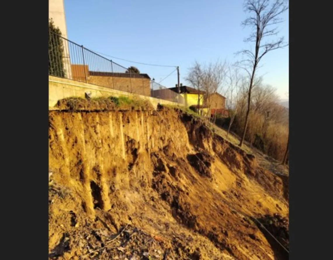 Primi lavori alla grande frana sotto il castello e riaperta l'acqua