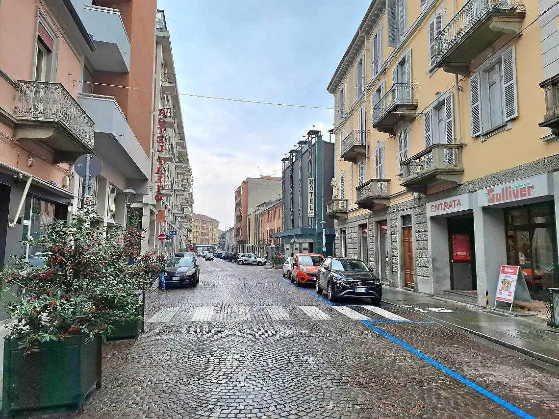 Via Cavour fra maranza, spaccate, piccolo spaccio e quel passaggio che non c'&egrave; pi&ugrave;