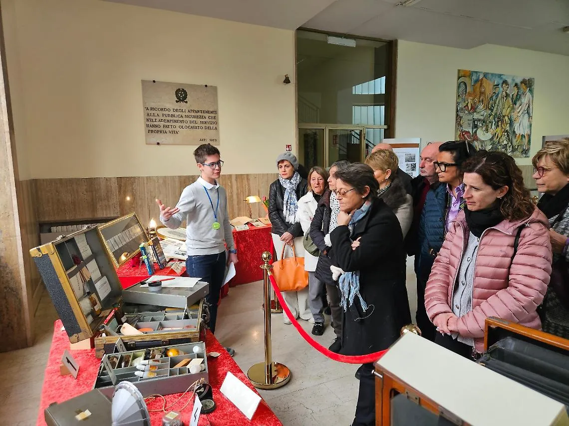 Un momento della visita alla Questura di Asti per le Giornate Fai di Primavera [foto J.R.]