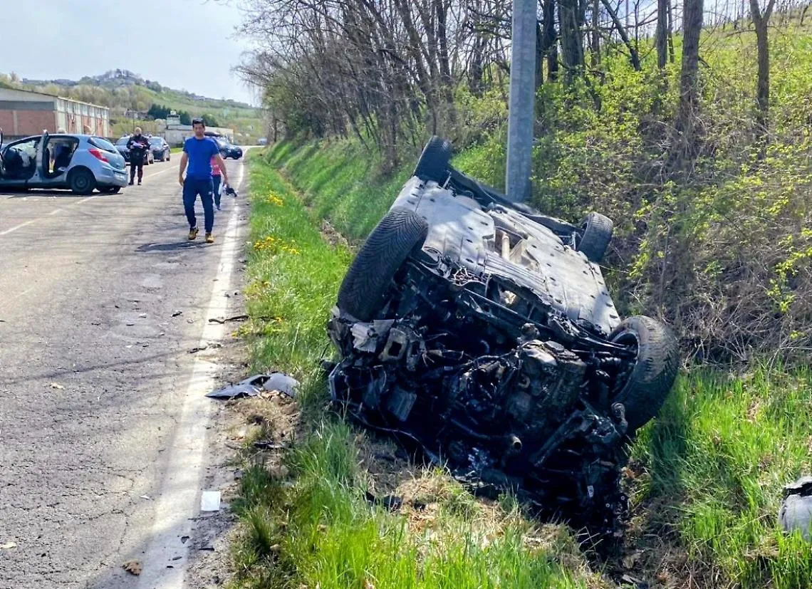 Madre e figlia in volo sull'eliambulanza dopo l'incidente grave