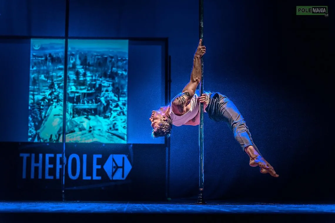 Pole Art
