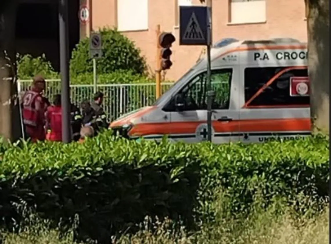 Investiti madre e figlio di un anno: la donna &egrave; grave