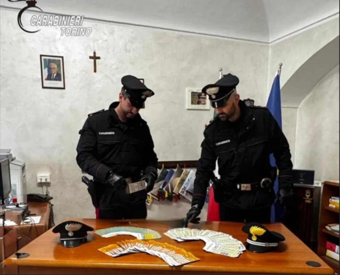 Presi dai carabinieri dopo il furto di blocchetti di Gratta e Vinci