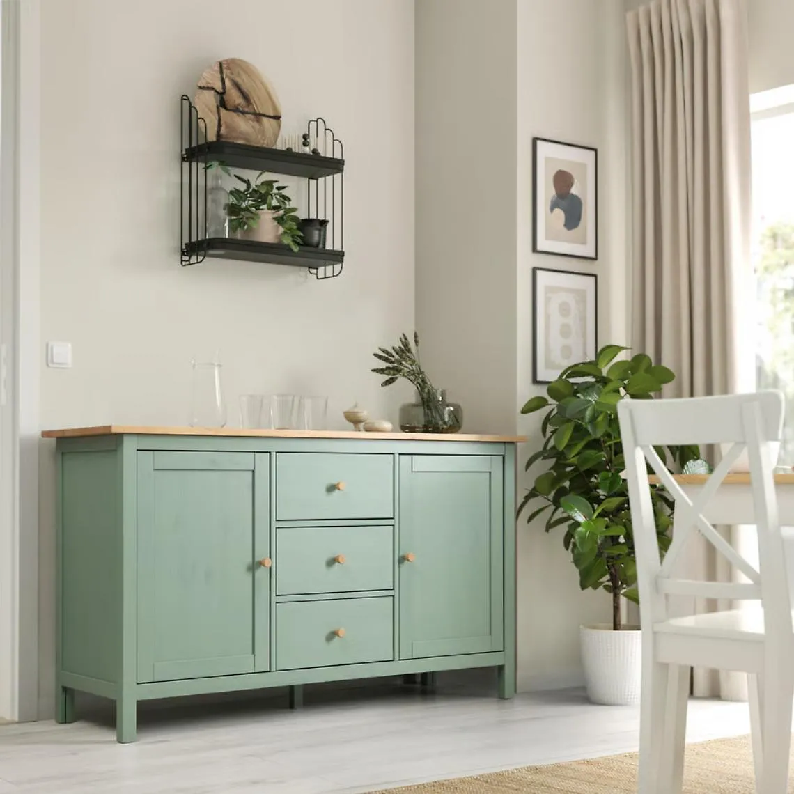 Idee per decorare la superficie superiore dei mobili d'appoggio in estate