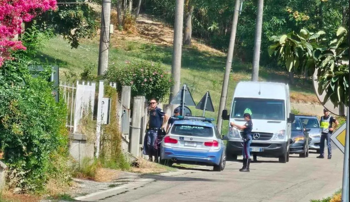 Colpito da malore alla guida esce di strada e muore