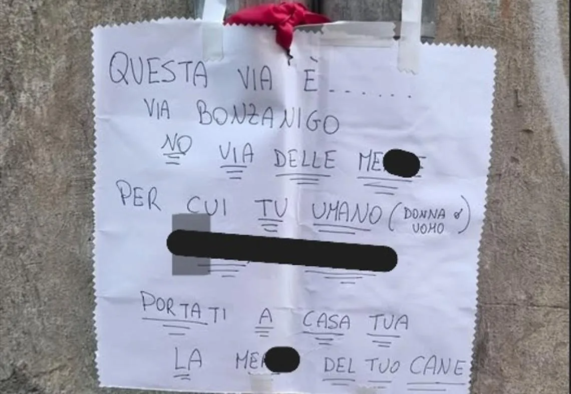 Dopo quello del "dottor Pestasterco" arriva un altro cartello "anti cacche"