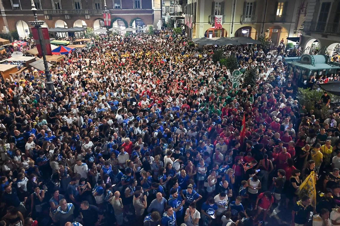 Piazza San Secondo si accende: presentati i fantini ed estratte le batterie