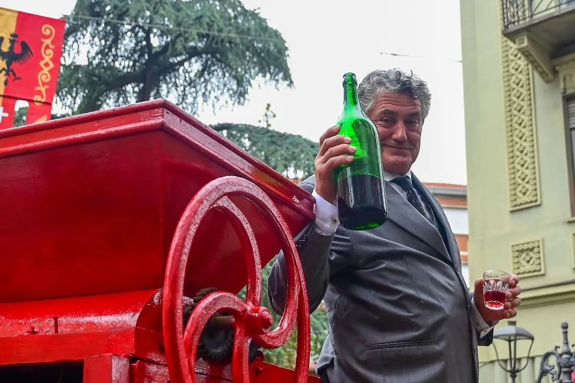 Sfila la storia contadina di un'intera provincia: uno spettacolo della memoria e del cuore