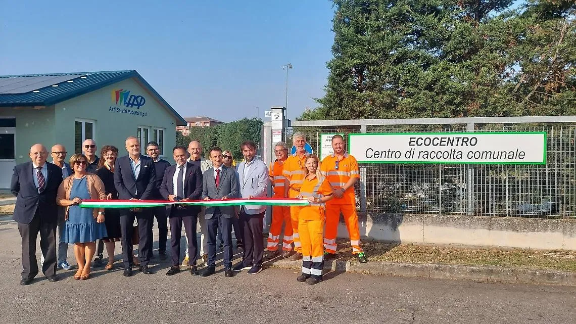 L'inaugurazione dell'Ecocentro di via Ceca dopo i lavori [foto Ago]