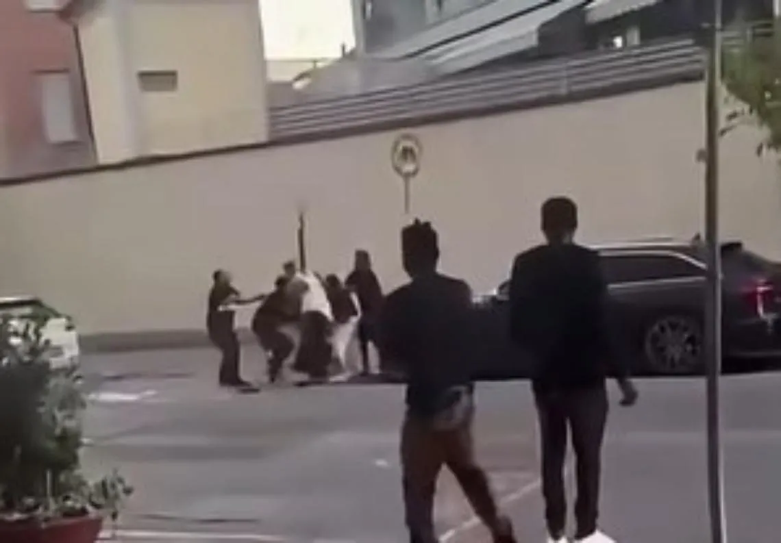 Pestaggio brutale in corso Matteotti, indagini in corso
