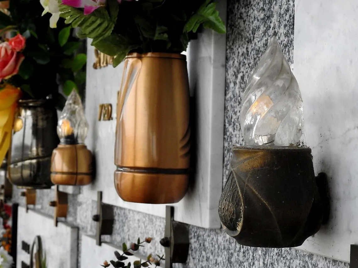 Da venerd&igrave; nuovi orari dello sportello per l'illuminazione votiva cimiteriale di Asti