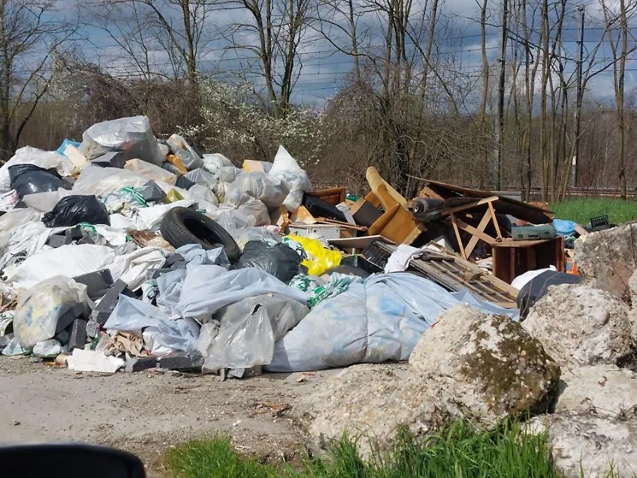 discarica abusiva tra vallarone e revignano